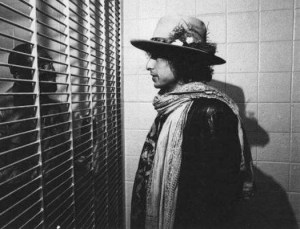 This photo is a re-recreation of Dylan's prison visit to Carter.